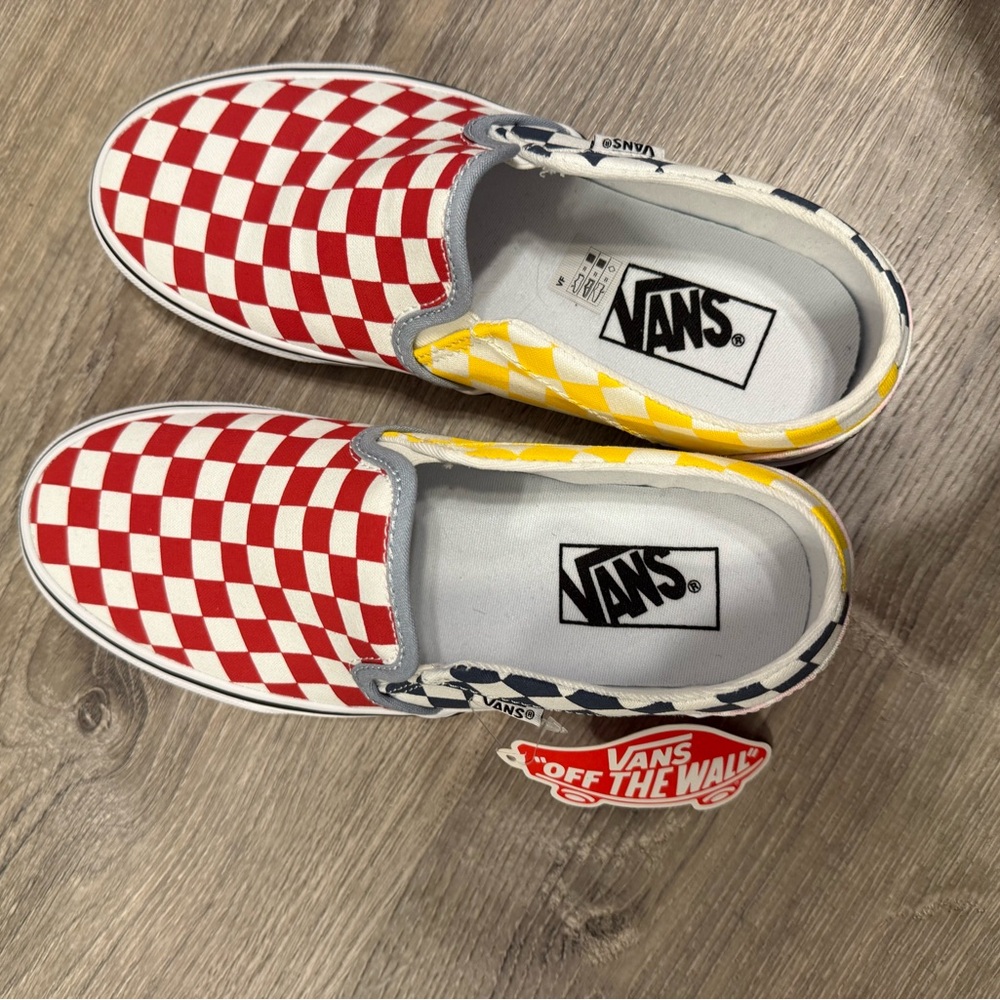 NWT Vans Checkerboard Slip-On Sneakers W8